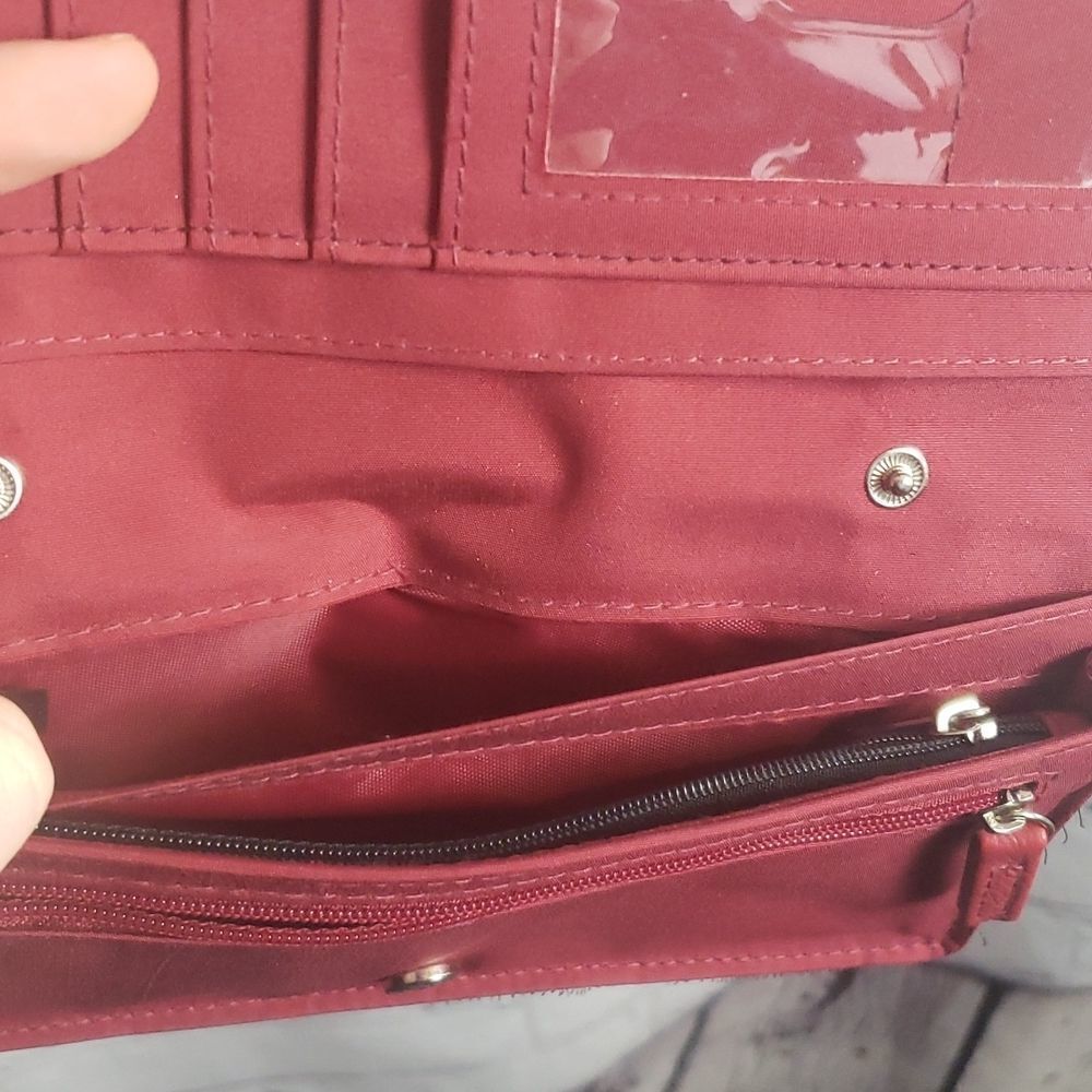 Safe Keeper's Red Wallet - Picture 4 of 4